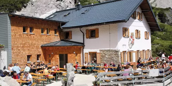 Die Muttekopfhütte in Imst in Tirol im Sommer