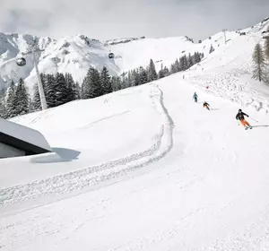 Ski-Abfahrt vom Alpjoch im Skigebiet Imst im Winter