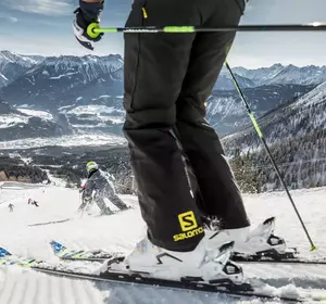 Skifahren auf der Piste im Alpjoch im Skigebiet Imst